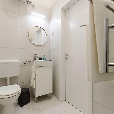 Sesame Light & Wide Apartment