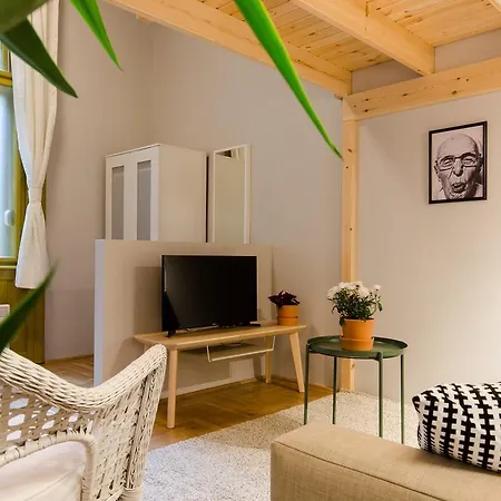 Sesame Light & Wide Apartment *